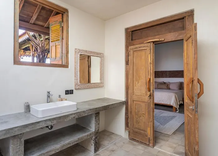 Villa Charming 3br W/pool & View Munggu