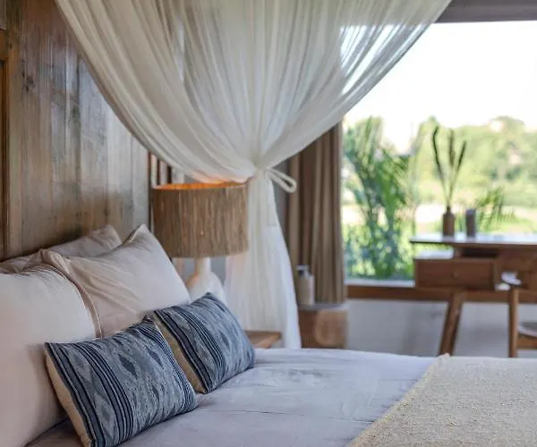 Charming 3br W/pool & View Villa Munggu