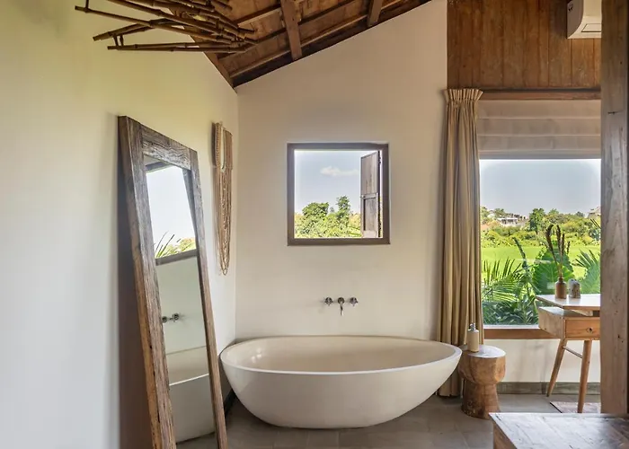 Charming 3br W/pool & View *