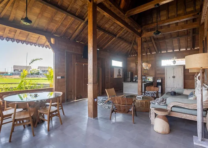 Charming 3br W/pool & View Munggu