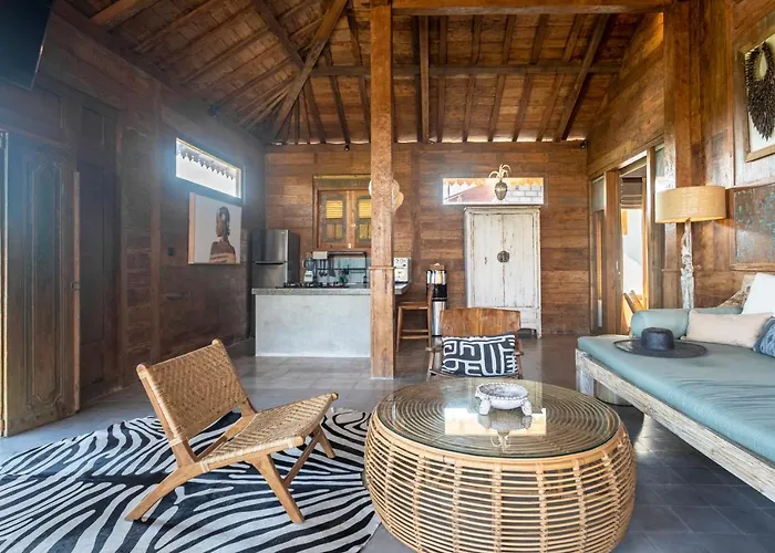 Villa Charming 3br W/pool & View Munggu