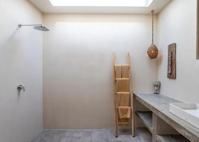 Charming 3br W/pool & View