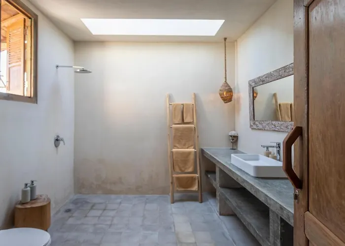 Charming 3br W/pool & View