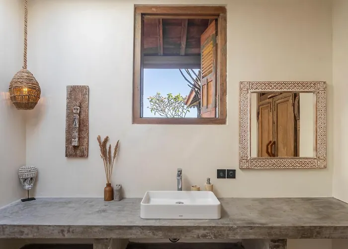 Charming 3br W/pool & View *
