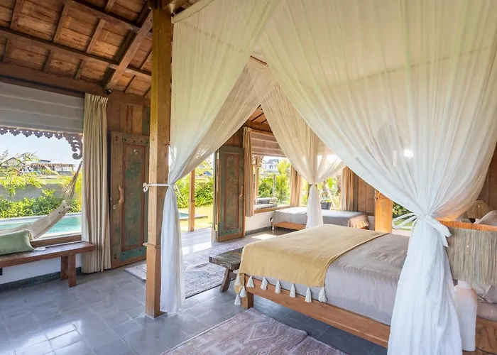 Charming 3br W/pool & View Villa Munggu
