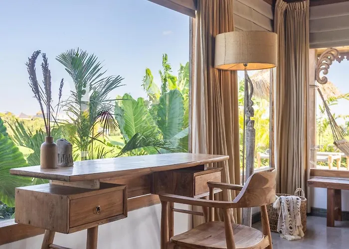 Charming 3br W/pool & View Munggu